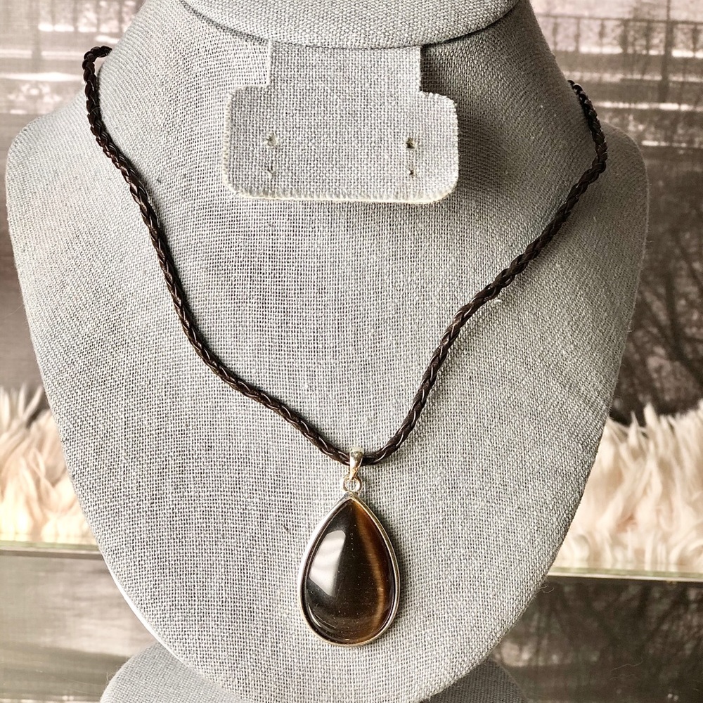 πππCatβs Eye on a Cord Necklace - Picture 2 of 4